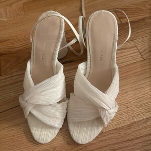 Loeffler Randall White Bow Heels Size 7.5